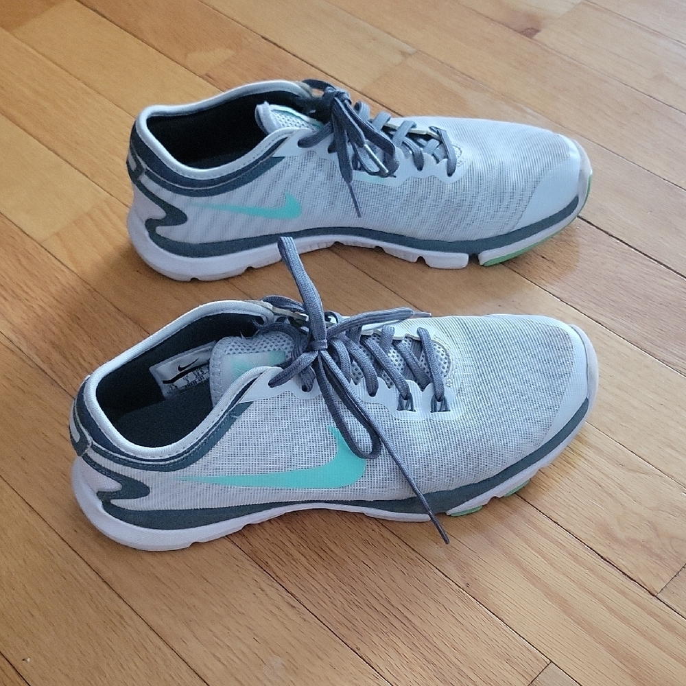 Nike Women's Athletic Shoes in Gray with Green Accents - Picture 3 of 10